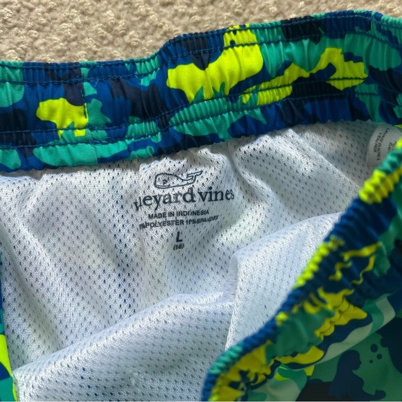 Vineyard Vines Swim Trunks - Picture 3 of 4